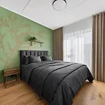 Bright & Cozy Apartment, Terrace, Free Parking Appartement