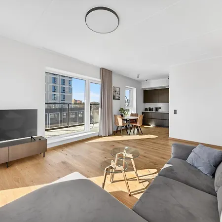 Bright & Cozy Apartment, Terrace, Free Parking *