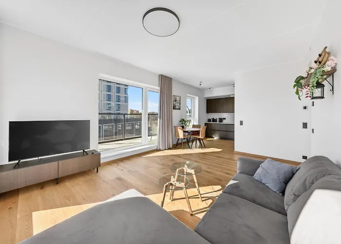 Bright & Cozy Apartment, Terrace, Free Parking *