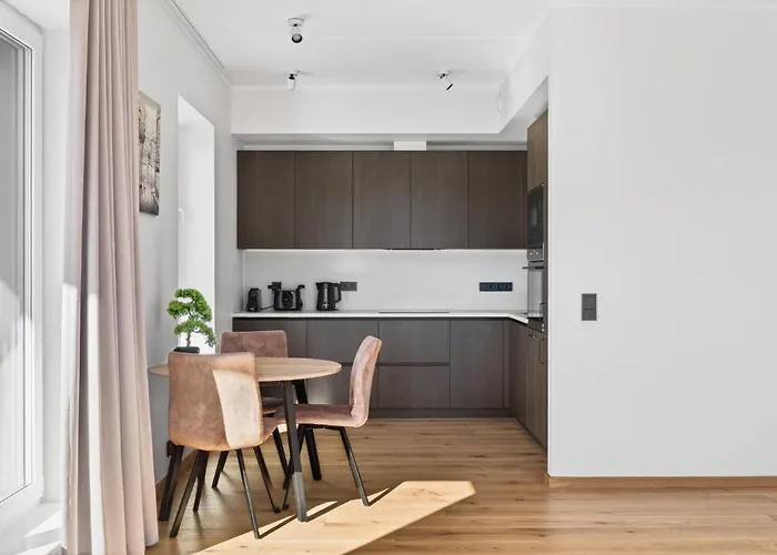 Bright & Cozy Apartment, Terrace, Free Parking *